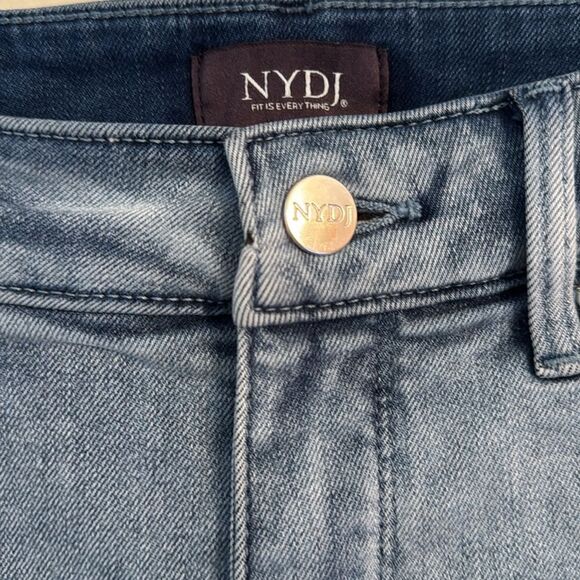 NYDG Marilyn Straight Capris - Picture 2 of 8